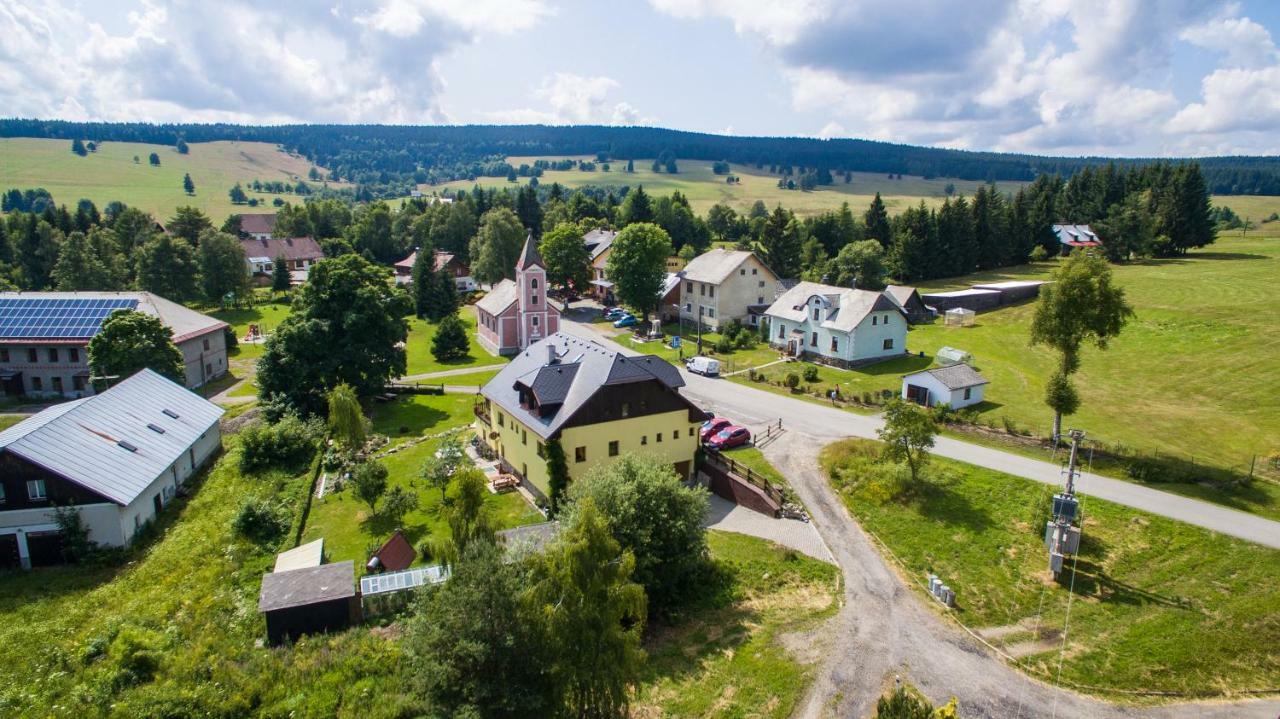 Penzion U Zpevaku Нове-Хуте Экстерьер фото
